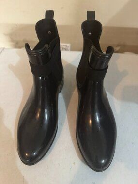 Brand New Water-Proof Juicy Couture Rubber Rain Boots – Women’s Size 7
